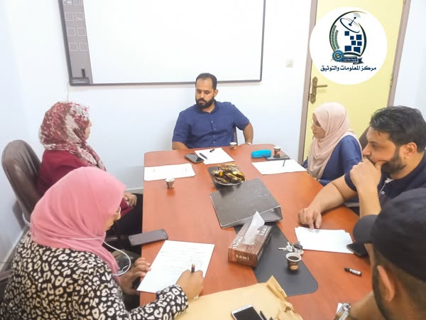 اجتماع مدير المركز مع رؤساء الأقسام لوضع خطط الدعم الفني والشبكي