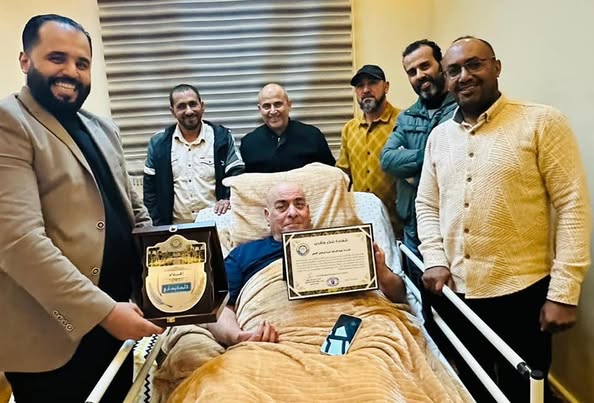 زيارة وتكريم للأستاذ عبدالسلام الصور بعد 40 عاماً من العطاء